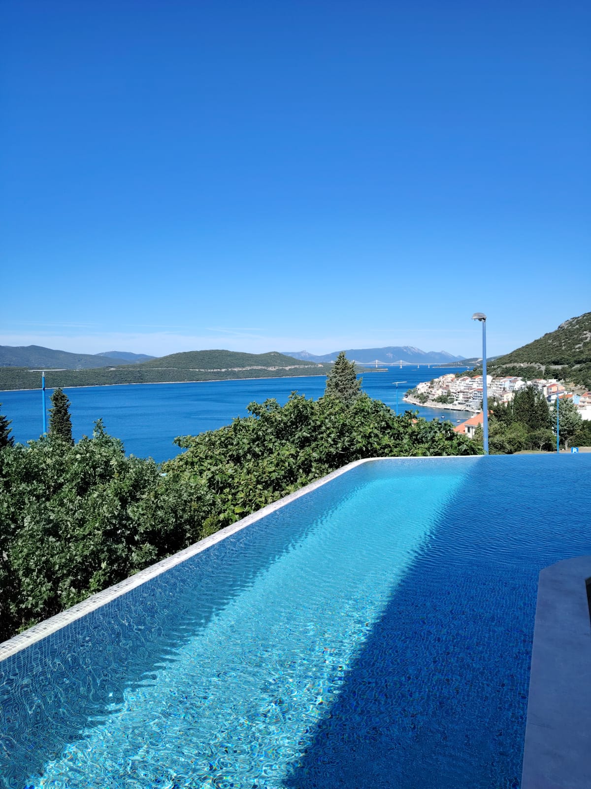 Hotel Stella infinity bazen iznad Jadrana u Neumu