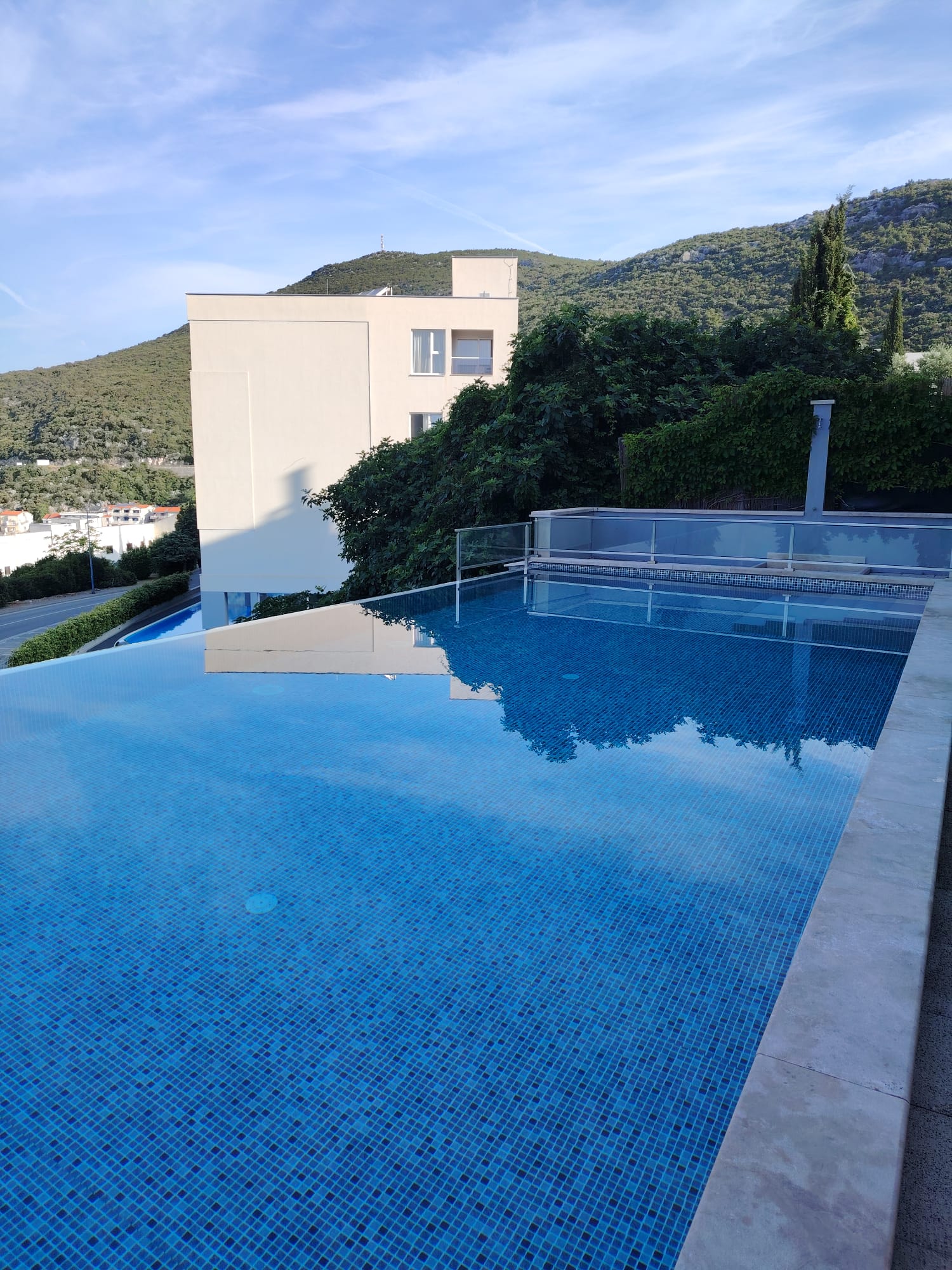 Bazen s pogledom na more — Hotel Stella